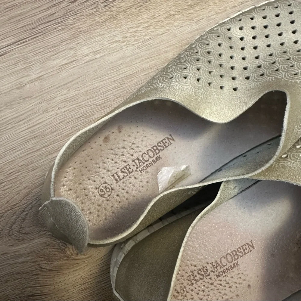 Ilse Jacobsen Hornbaek Metallic Perforated Sneaker size 37 Platin
